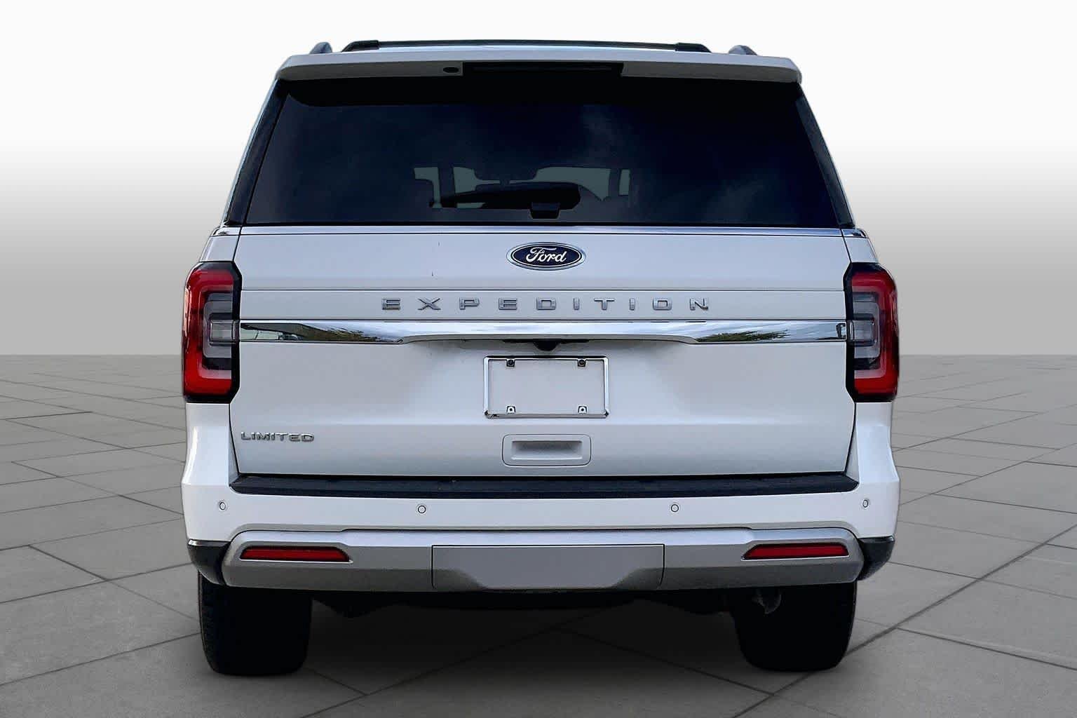 Used 2022 Star White Metallic Tri-Coat Ford Limited image 5