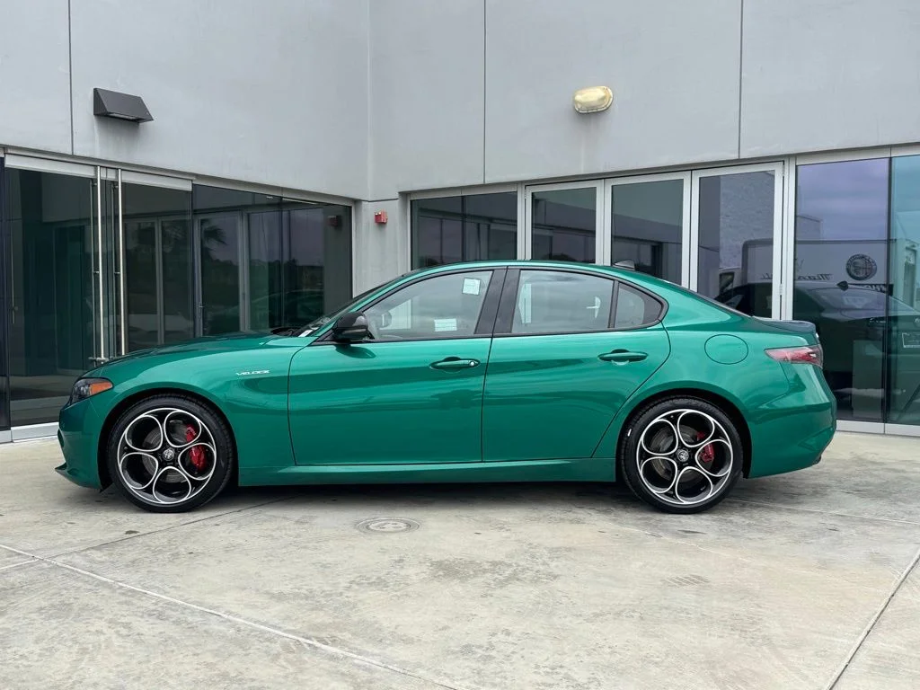 New 2026 Verde Fangio Metallic Alfa Romeo Base image 3