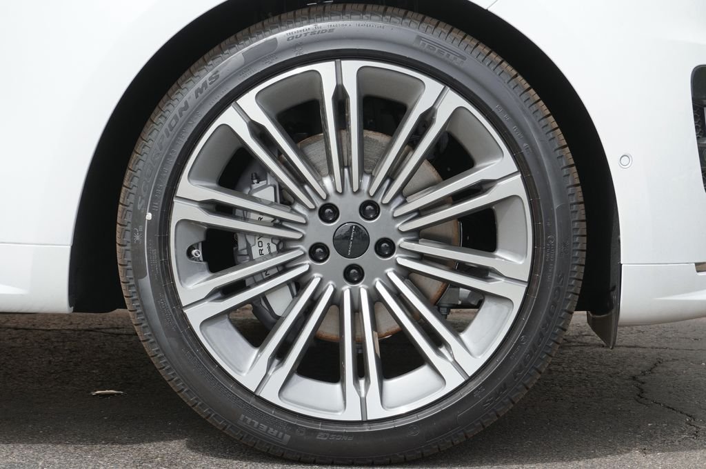 Used 2026 White Land Rover Dynamic SE image 8