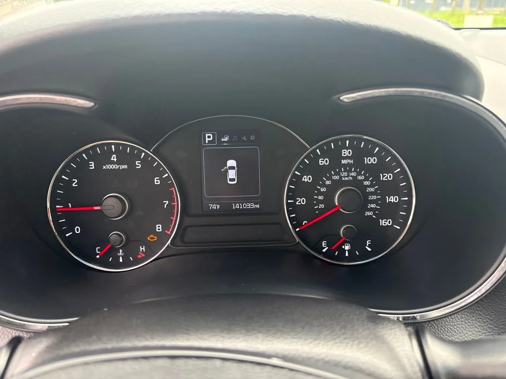 Used 2018 Red Kia LX image 18