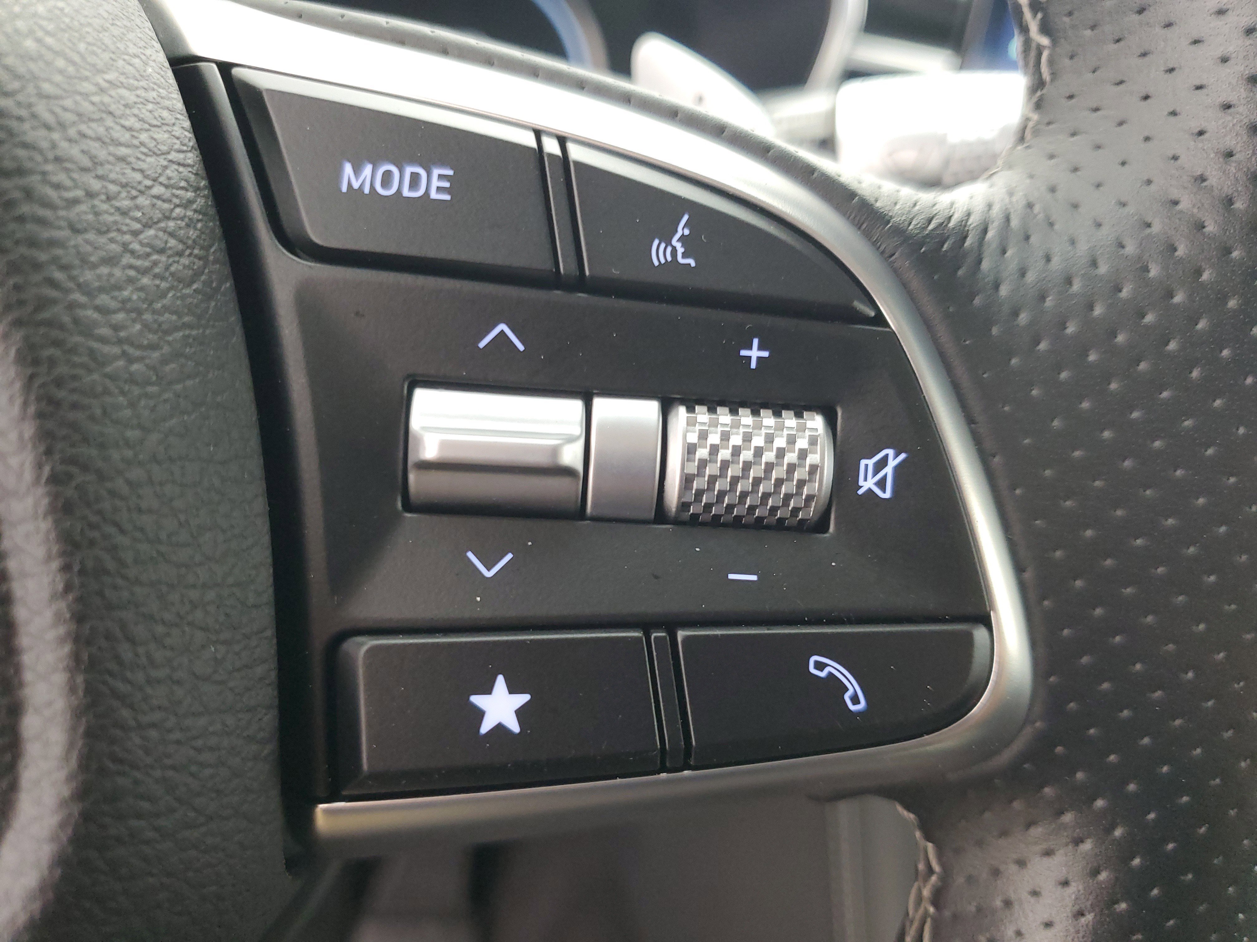 2025 GENESIS G70 Standard - Photo 23