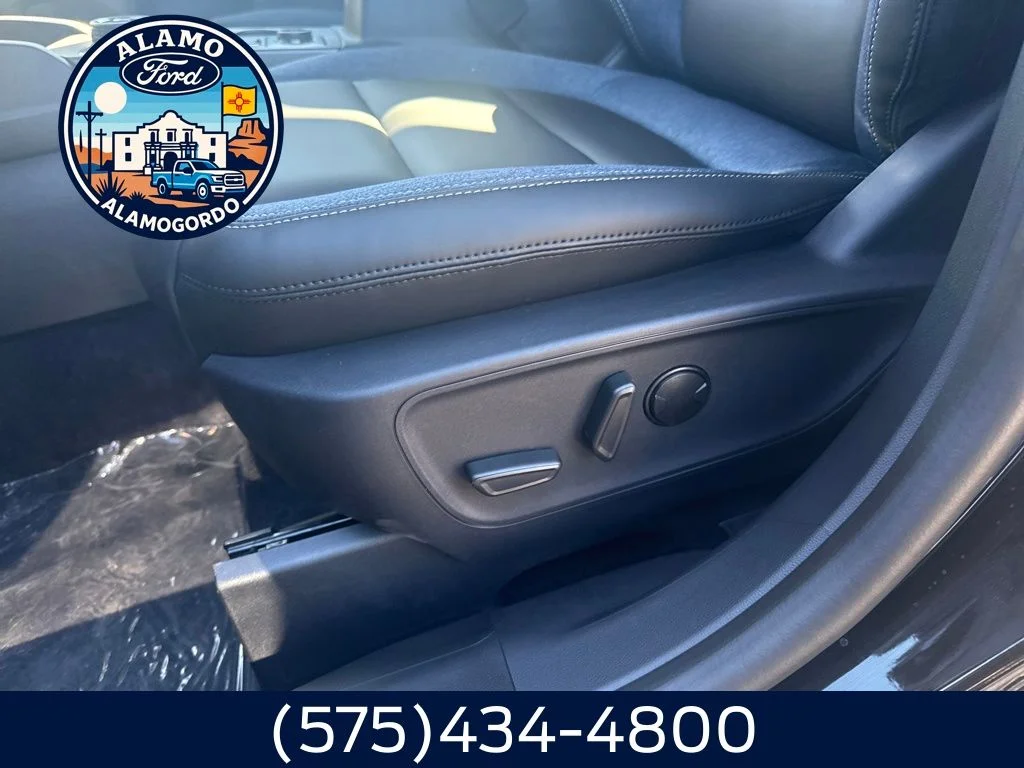 New 2025 Shadow Black Ford Outer Banks® image 4