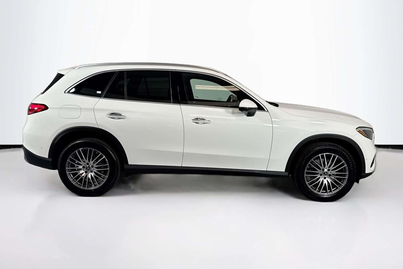 Certified Used 2026 Polar White Mercedes-Benz GLC 300 image 4