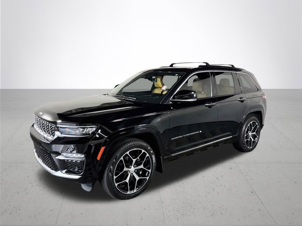 Used 2023 Diamond Black Jeep Summit Reserve image 2