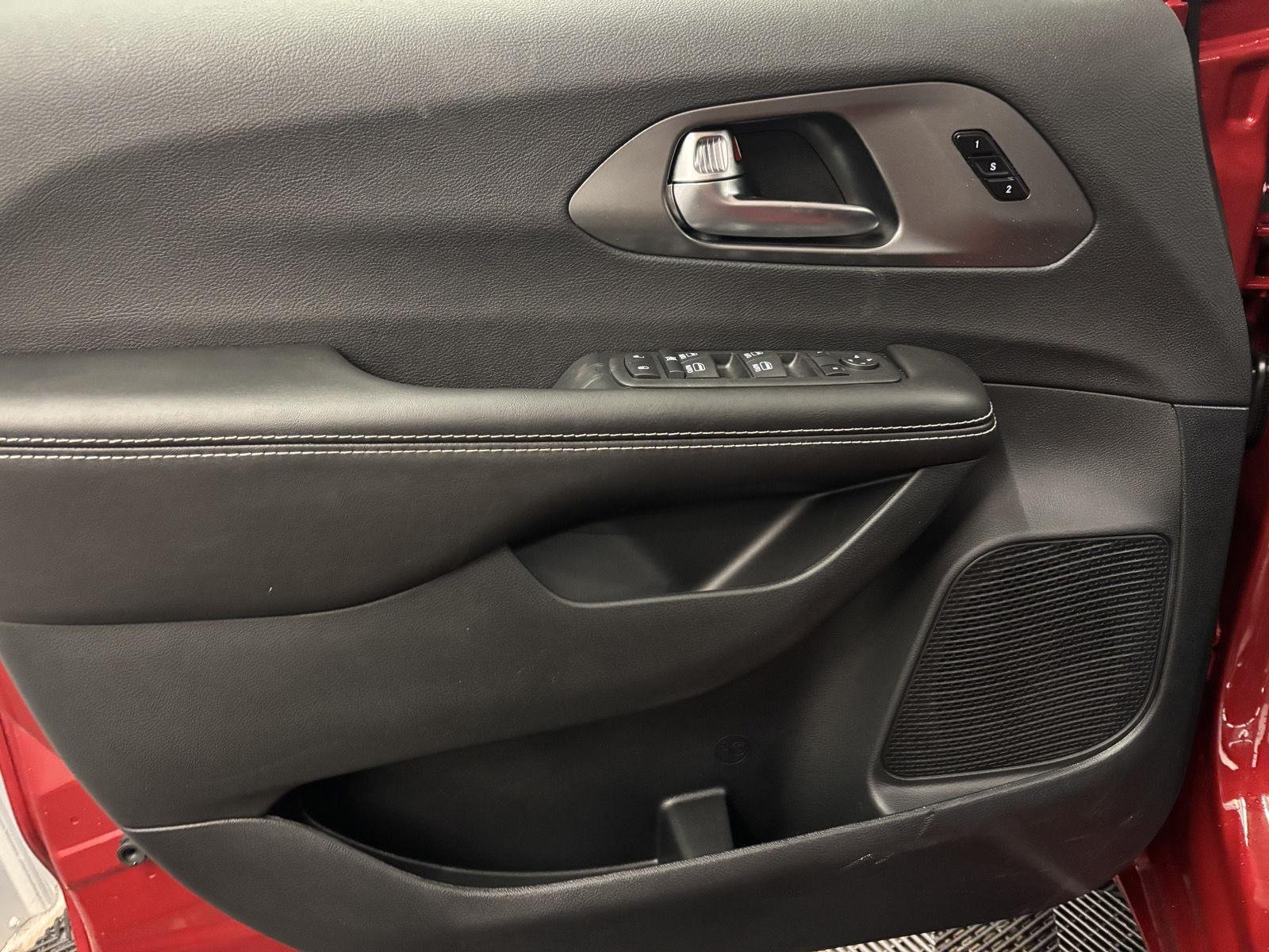2026 Chrysler Pacifica Select - Photo 41