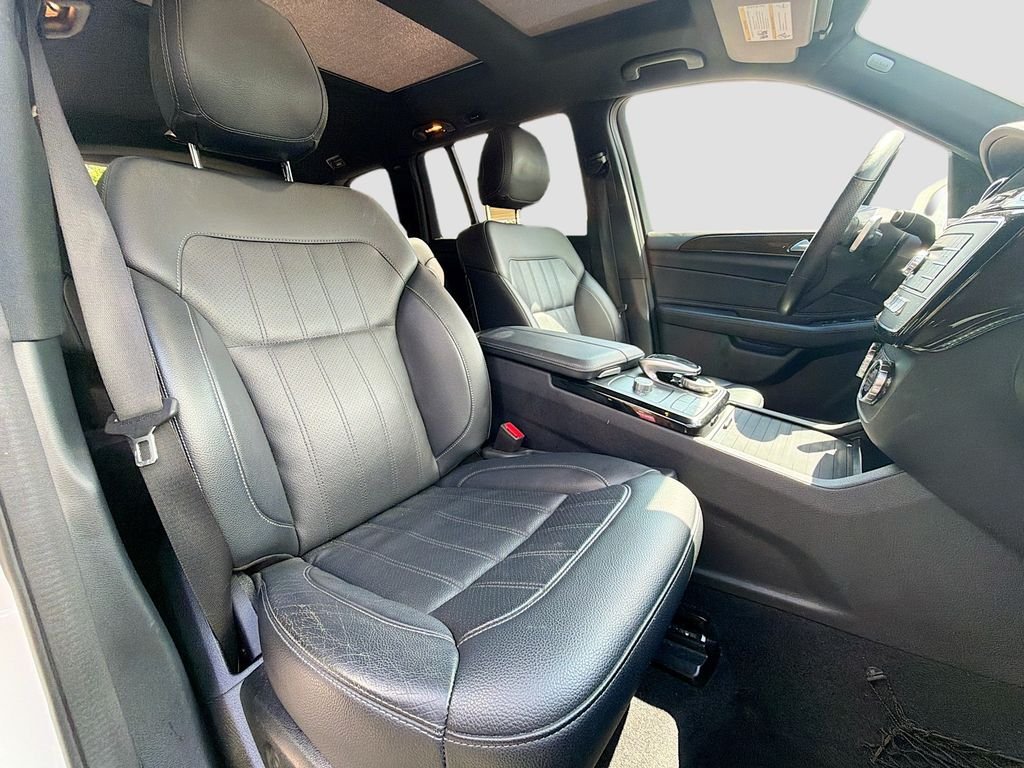 Used 2019 Polar White Mercedes-Benz 450 4MATIC® image 28