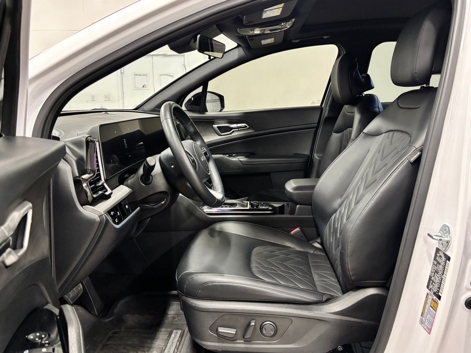 Used 2024 White Kia X-Line image 17