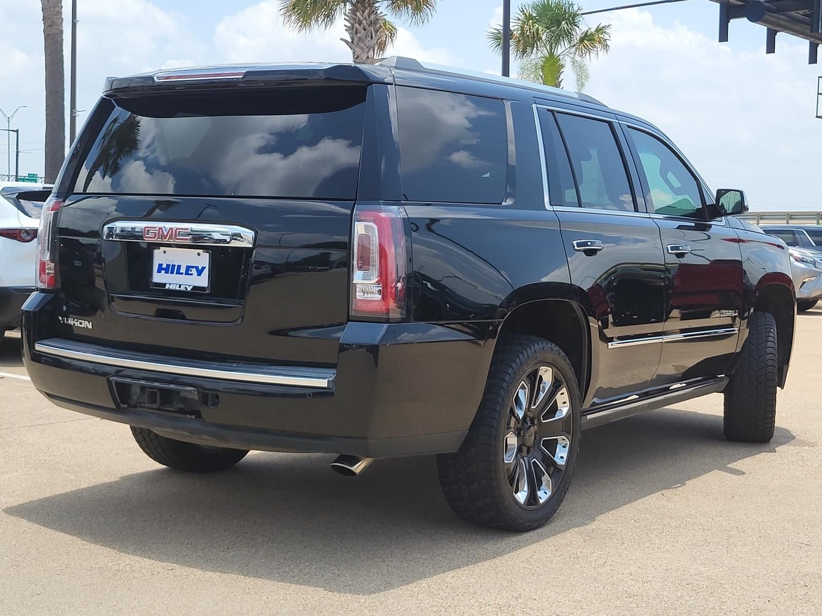Used 2019 Onyx Black GMC Denali image 4