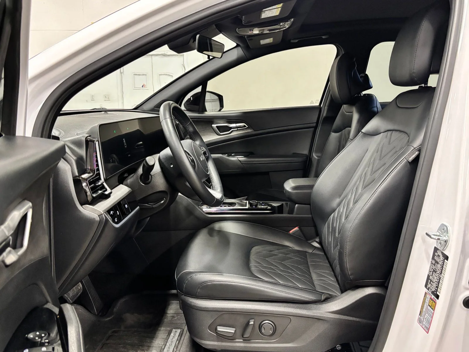 Used 2024 White Kia X-Line image 17