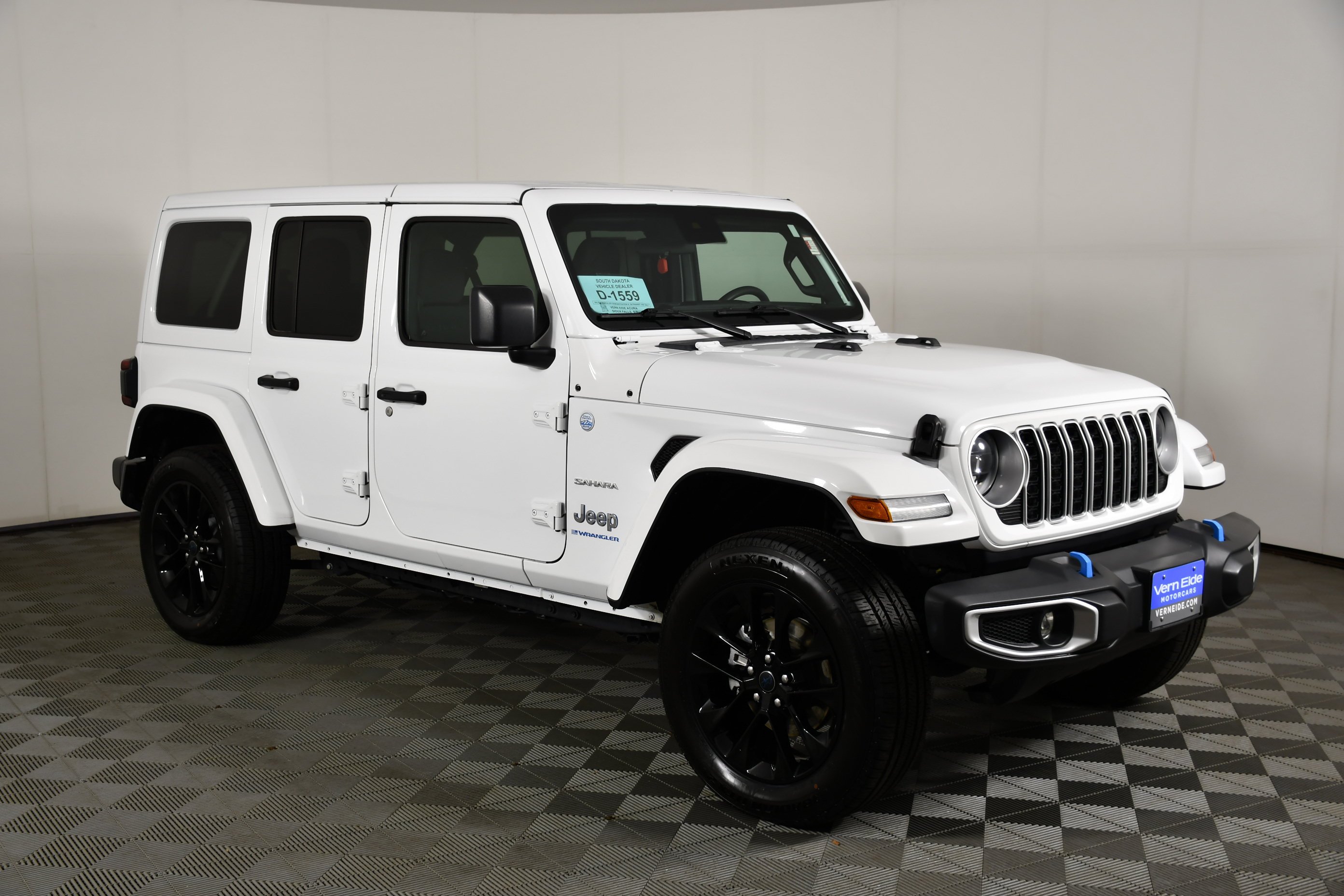 Used 2024 Bright White Clearcoat Jeep Sahara image 4