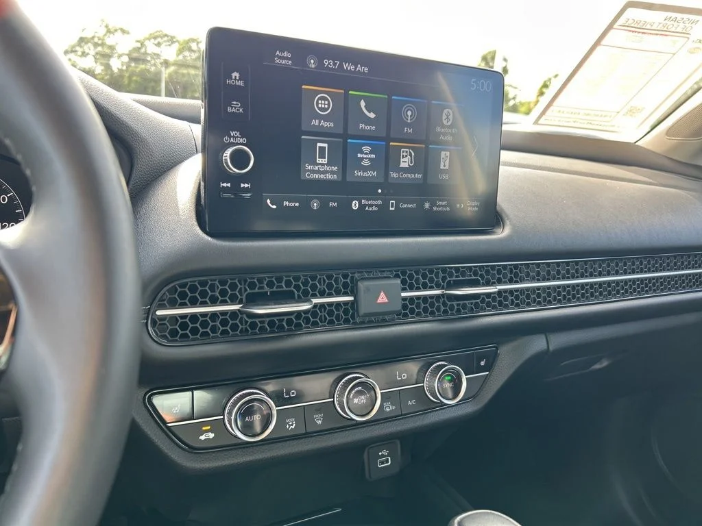 Used 2023 White Honda EX-L image 31