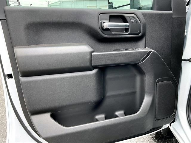 New 2026 Summit White Chevrolet Work Truck image 23
