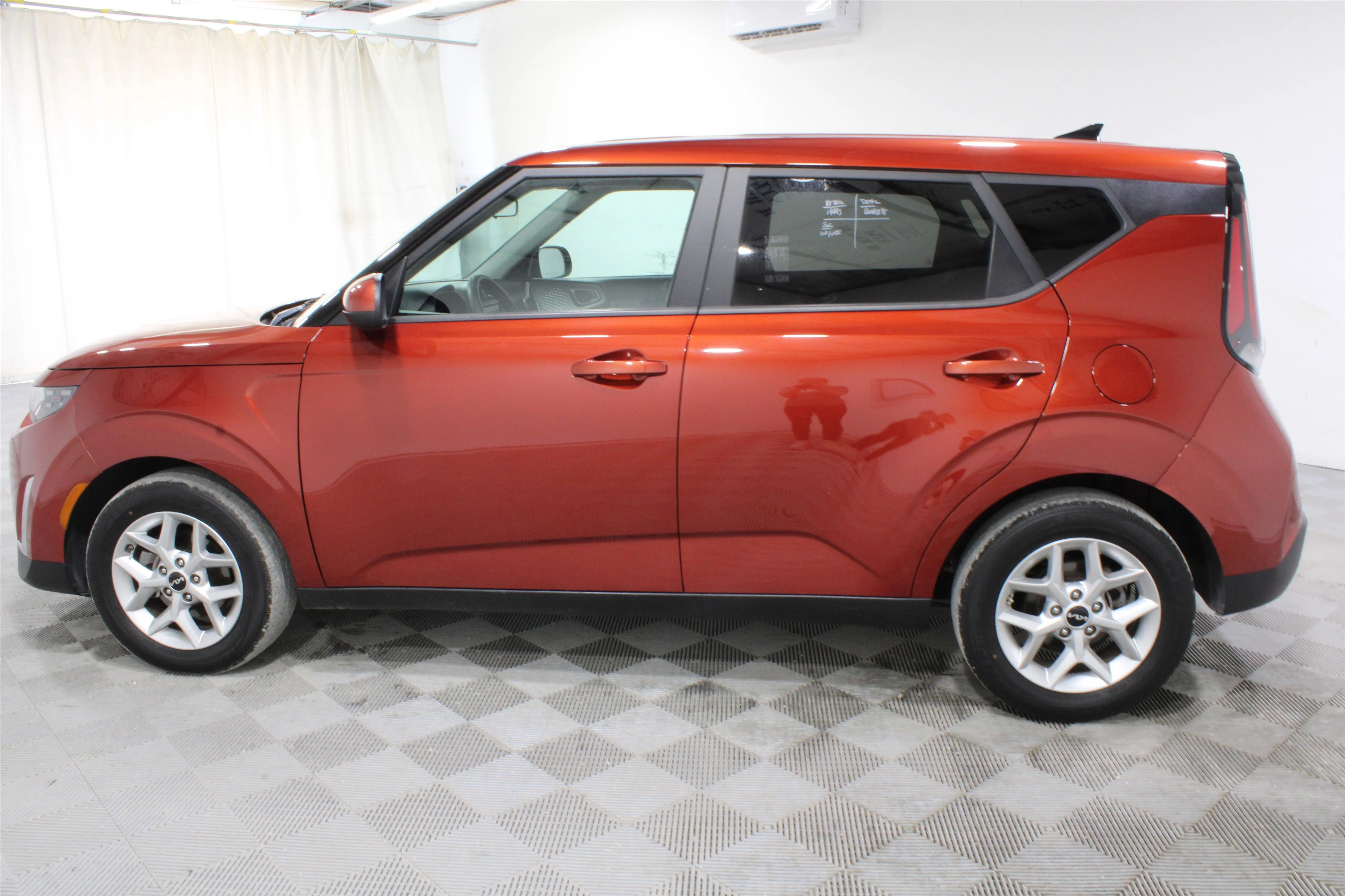 2024 Kia Soul LX - Photo 29