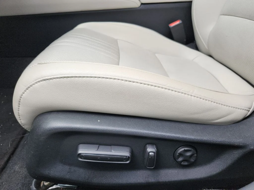 Used 2019 White Honda EX-L image 17