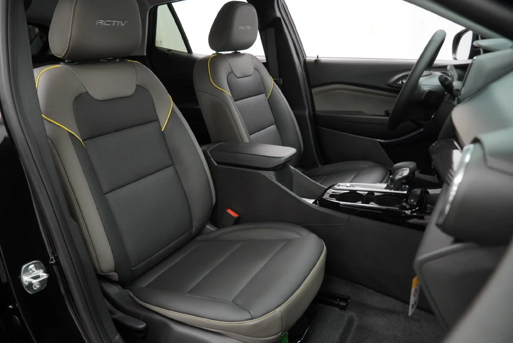 New 2026 Mosaic Black Metallic Chevrolet ACTIV image 36