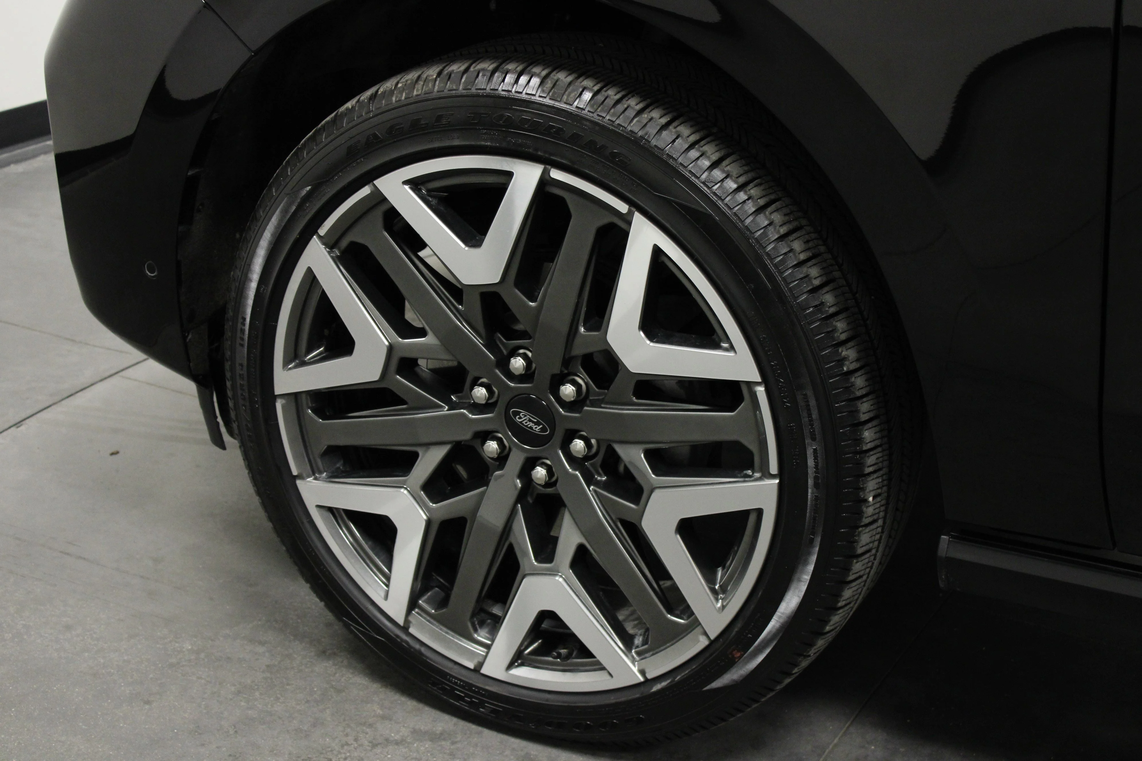 Used 2025 Agate Black Metallic Ford Platinum image 10