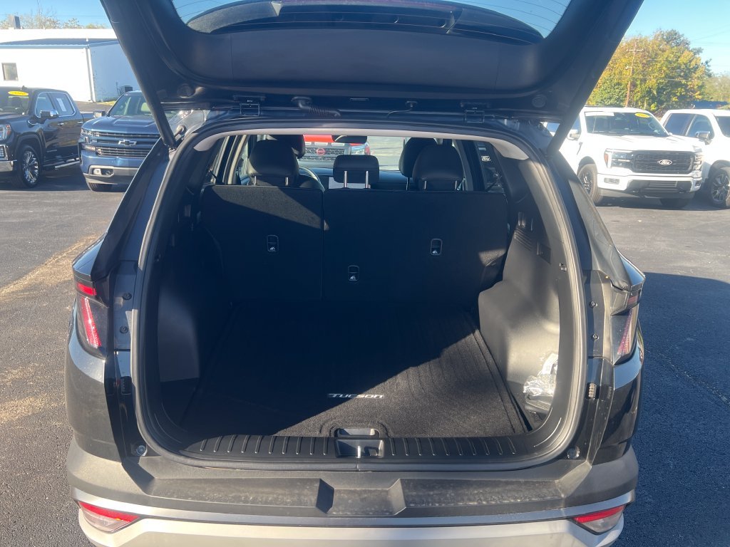 Used 2025 Black Hyundai SEL Convenience image 27
