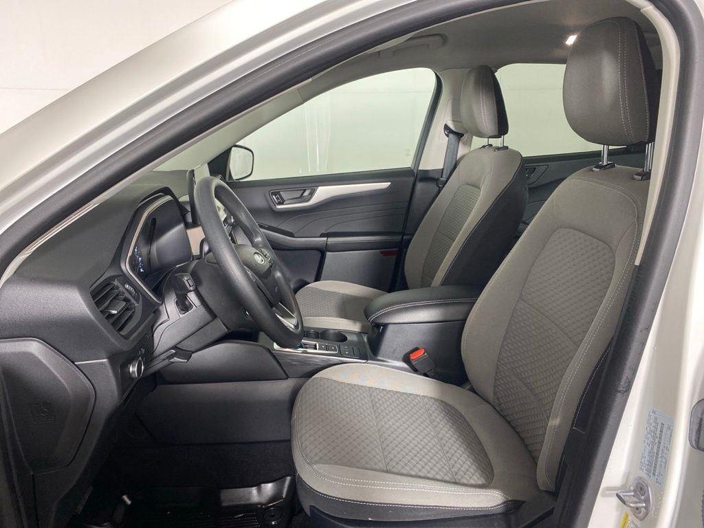 Used 2022 White Metallic Ford SE image 9