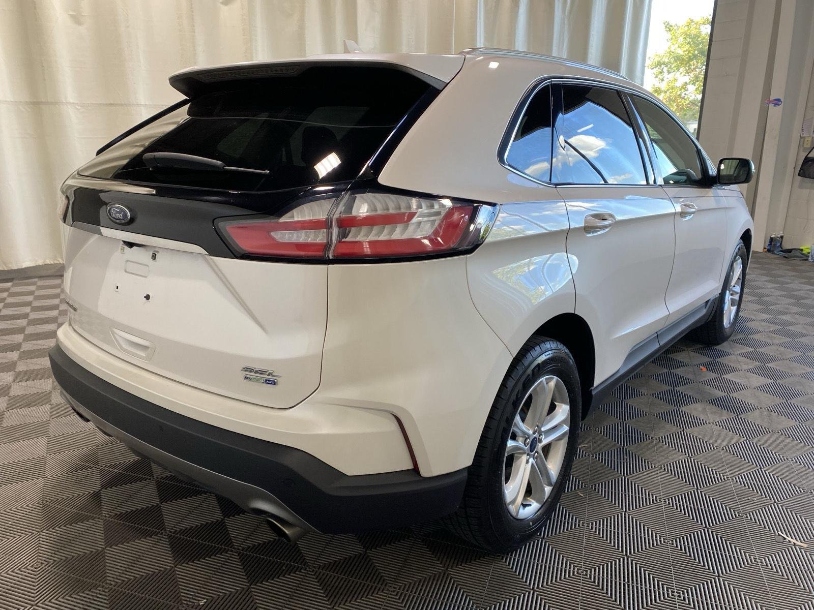 Used 2019 White Platinum Metallic Tri-Coat Ford SEL image 7