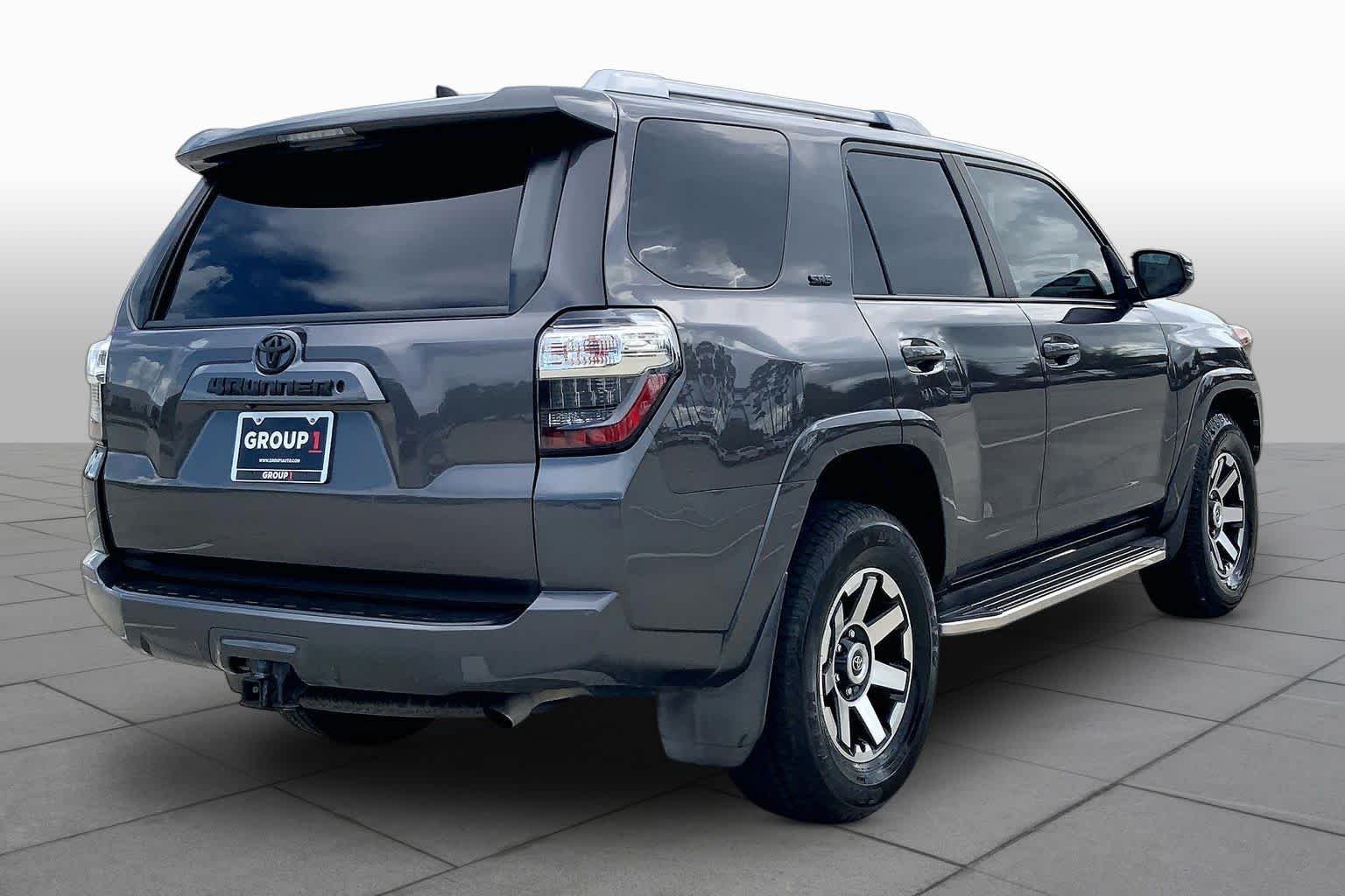 Used 2018 Magnetic Gray Metallic Toyota SR5 Premium image 13