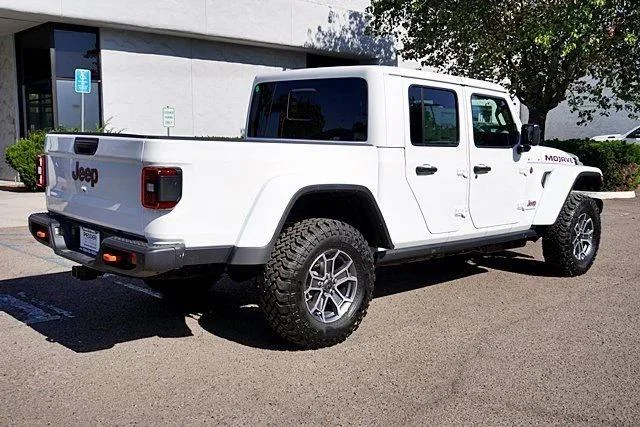 New 2026 Bright White Clear-Coat Exterior Paint Jeep Mojave image 10