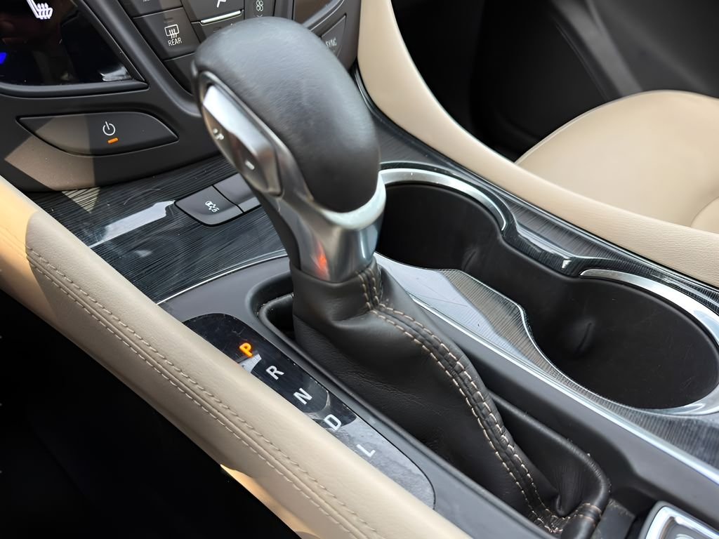 Used 2017 White Buick Essence image 19