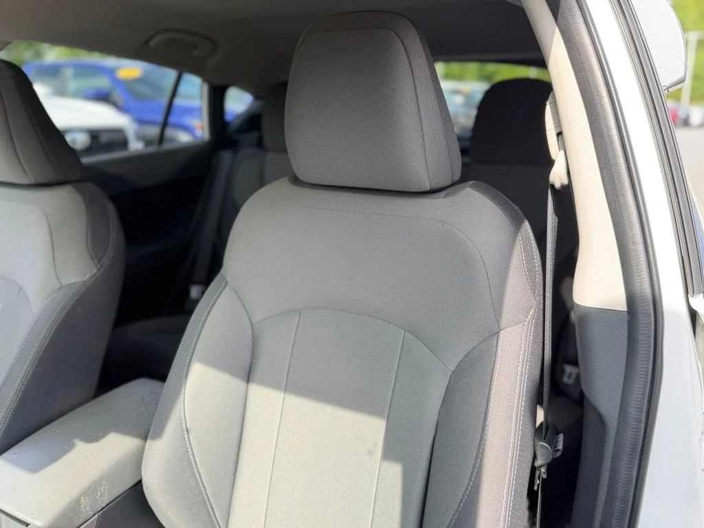 Used 2024 White Subaru Base image 7