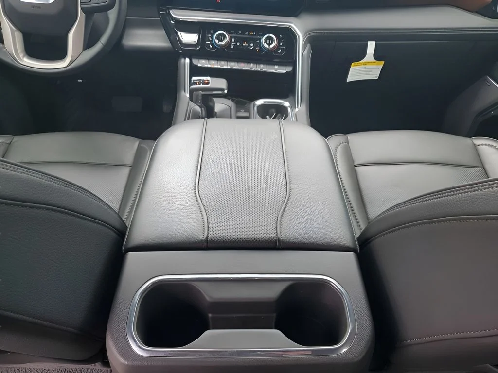 Used 2024  GMC Denali image 22