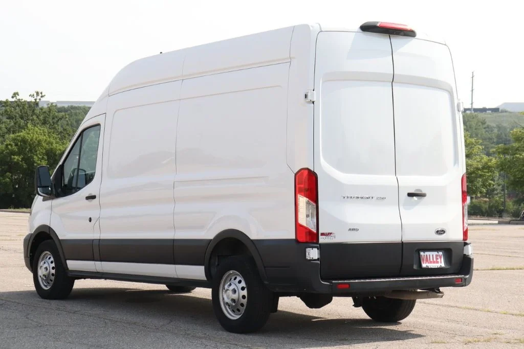 Used 2022 Oxford White Ford Base image 7