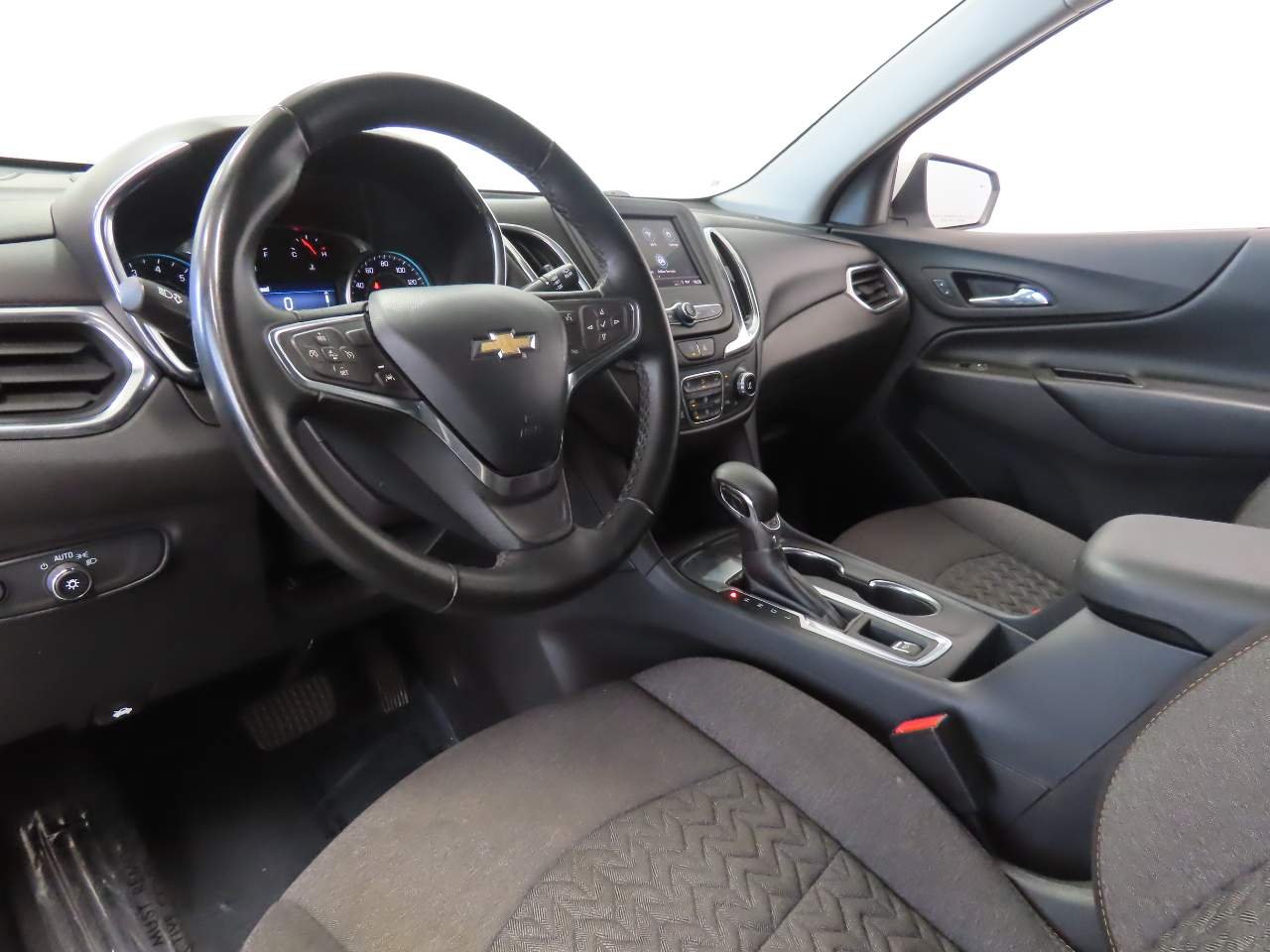 Used 2024 Summit White Chevrolet LT image 9
