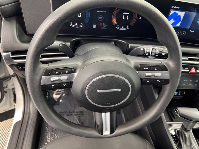 Used 2025 White Pearl Hyundai SEL image 17