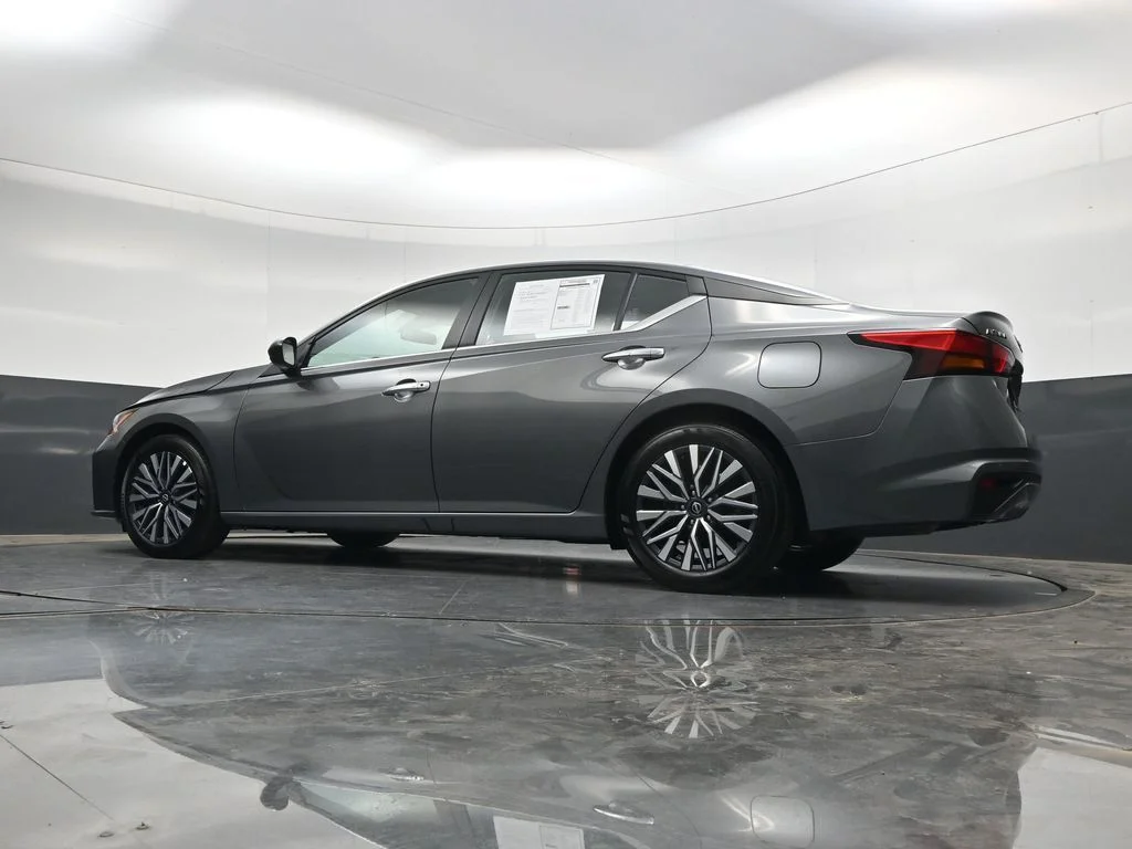 Used 2025 Gray Nissan 2.5 SV image 37