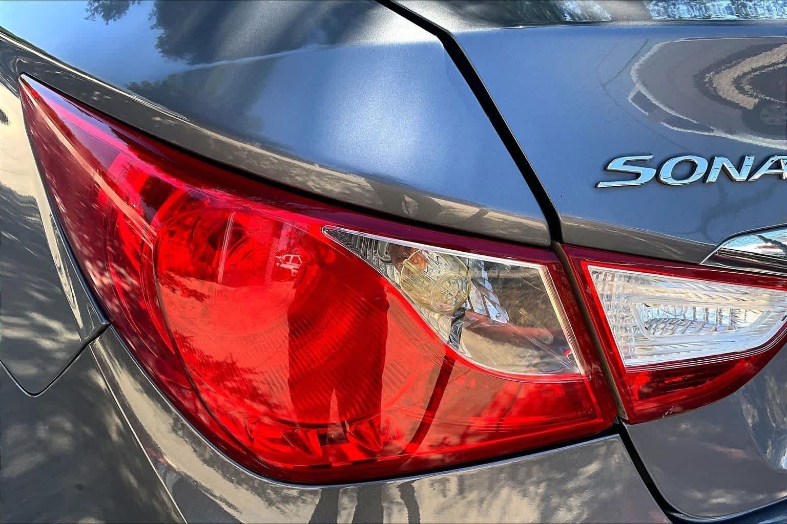 Used 2014 Harbor Gray Metallic Hyundai GLS image 28
