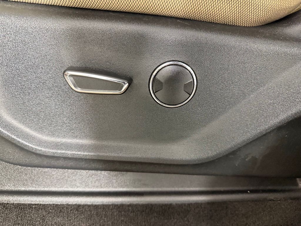 Used 2018 White Ford XLT image 23