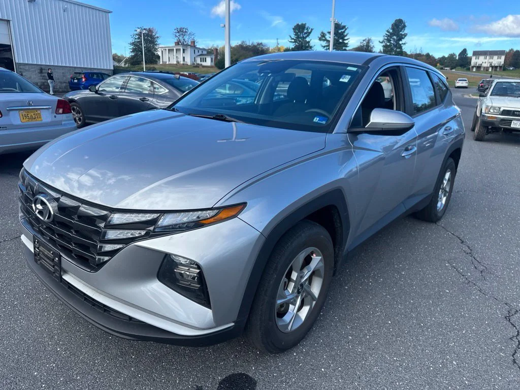 Used 2022 Shimmering Silver Hyundai SE image 7
