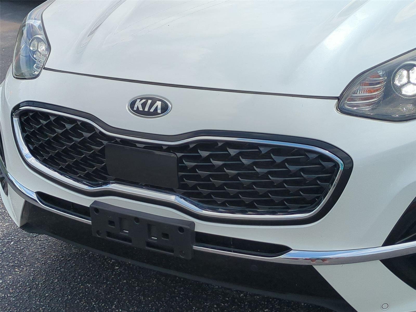 Used 2022 Snow White Pearl Kia EX image 14