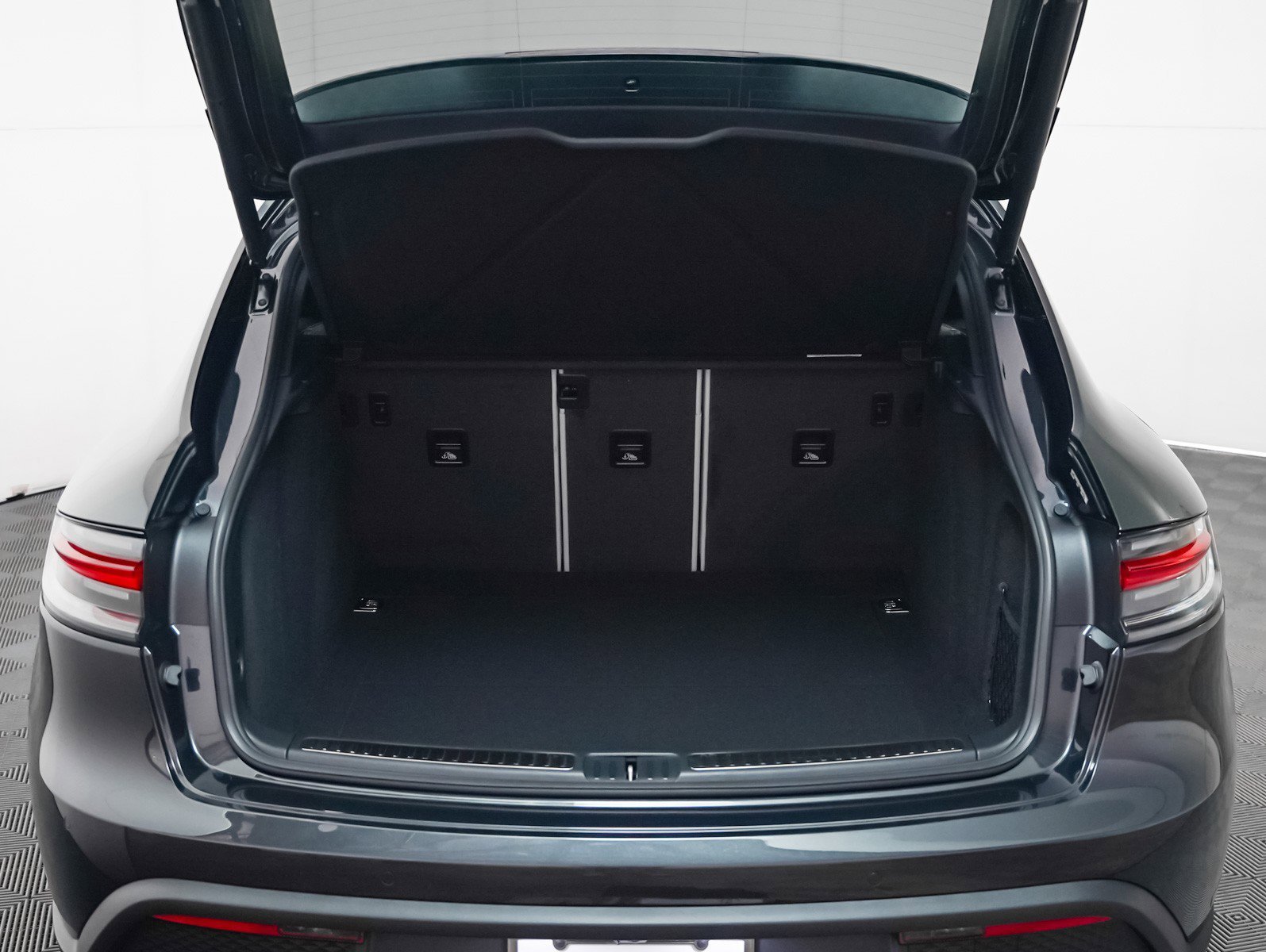 2026 Porsche Macan - Photo 27