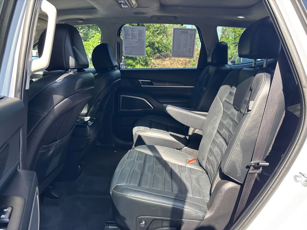 Used 2025 White Kia SX-Prestige image 26