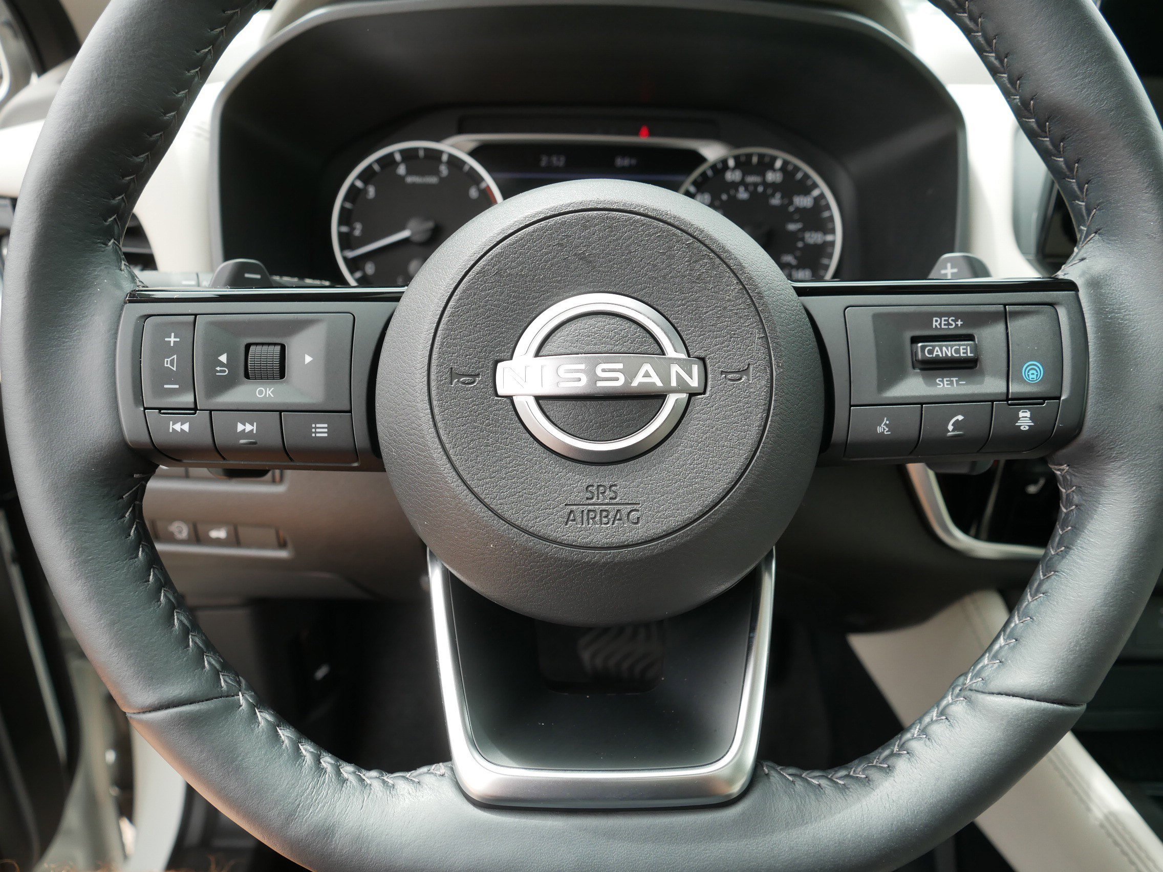 Certified Used 2023 Pearl White Tricoat Nissan SL image 25