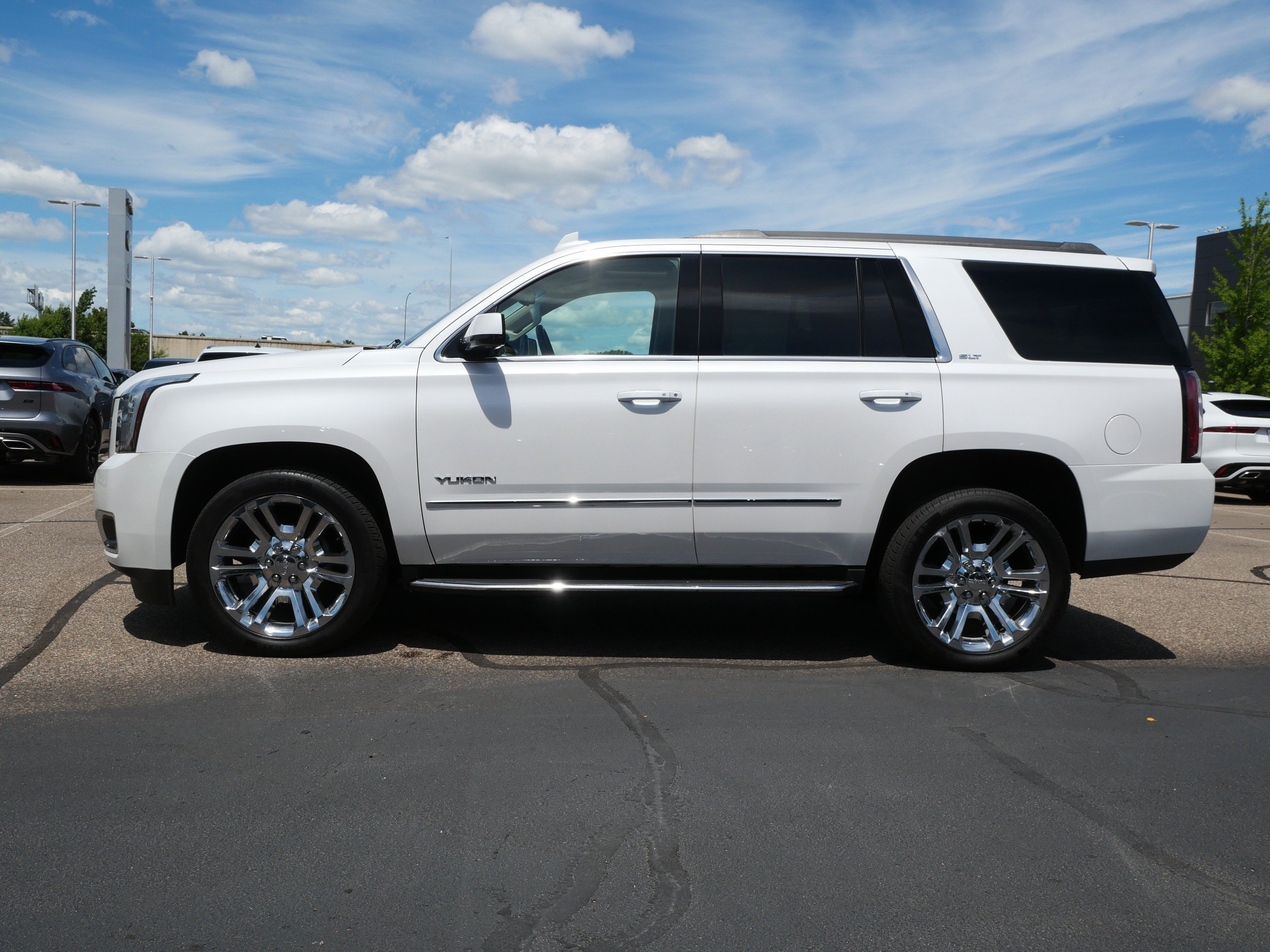 Used 2018 GMC Yukon SLT with VIN 1GKS2BKC3JR354215 for sale in Minneapolis, Minnesota
