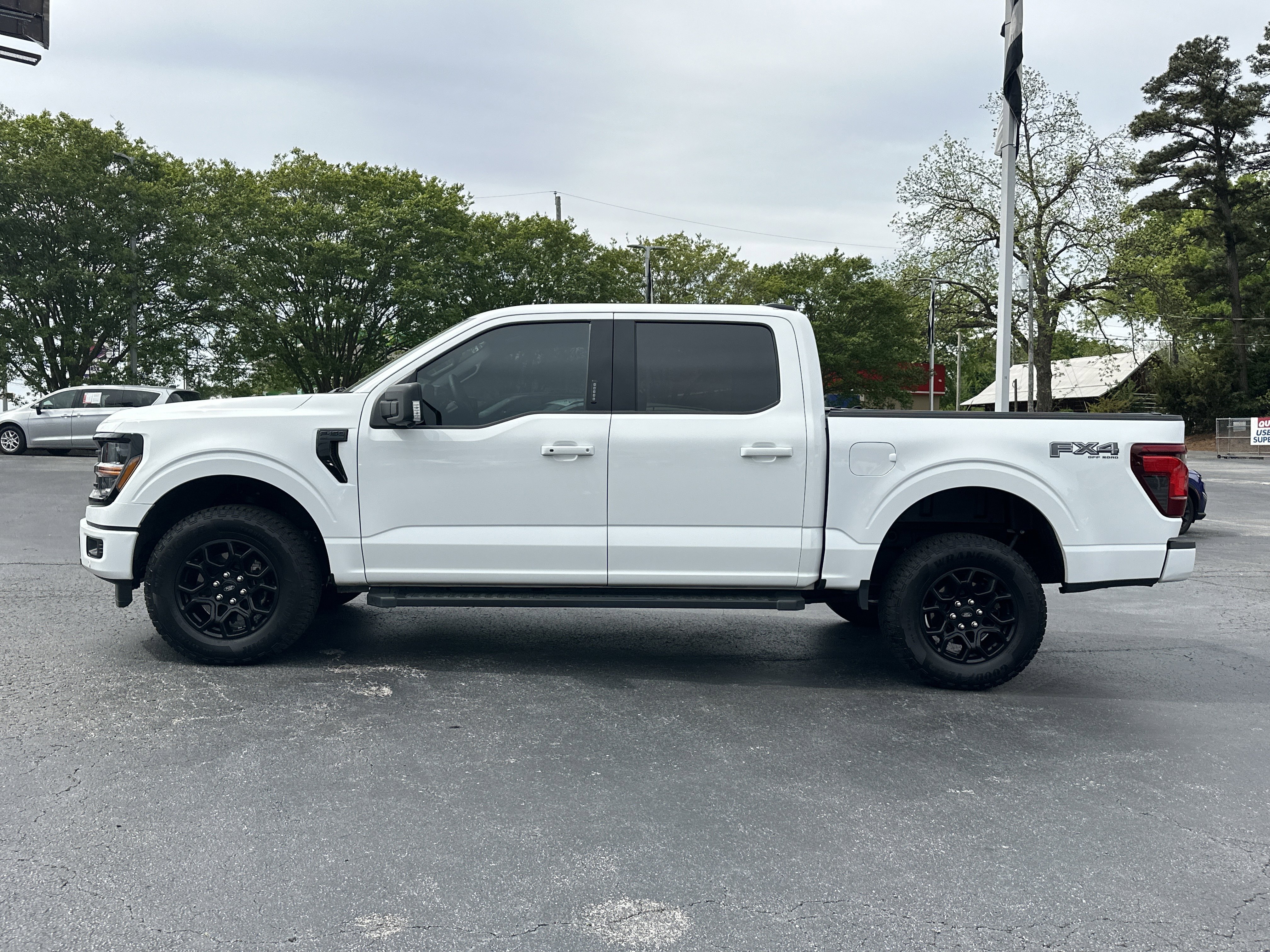 Used 2024 OXFORD WHITE Ford XLT image 5
