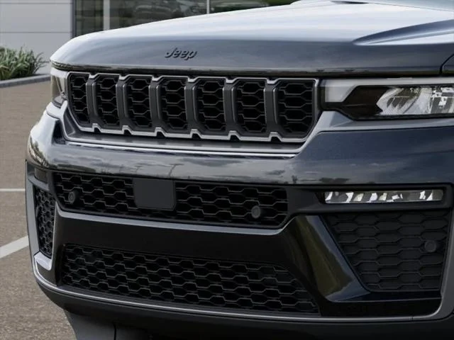New 2026 Diamond Black Crystal Pearl-Coat Exterior Paint Jeep  image 37