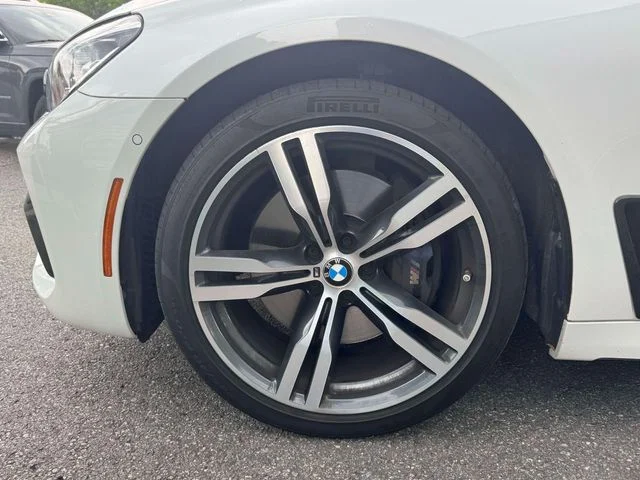 Used 2019 White BMW 750i xDrive image 10