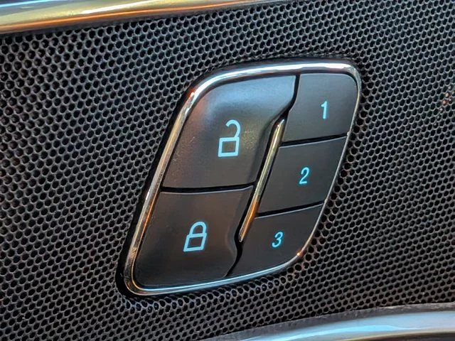 Used 2017  Ford Limited image 22