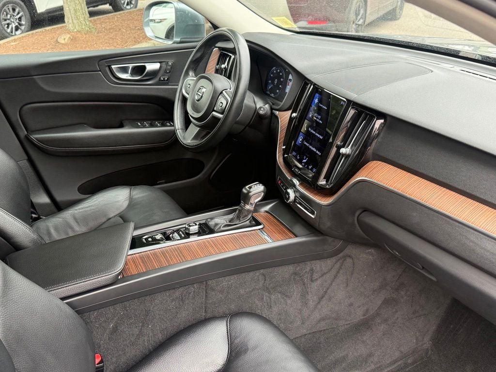 Used 2021 Gray Volvo T5 Momentum image 31