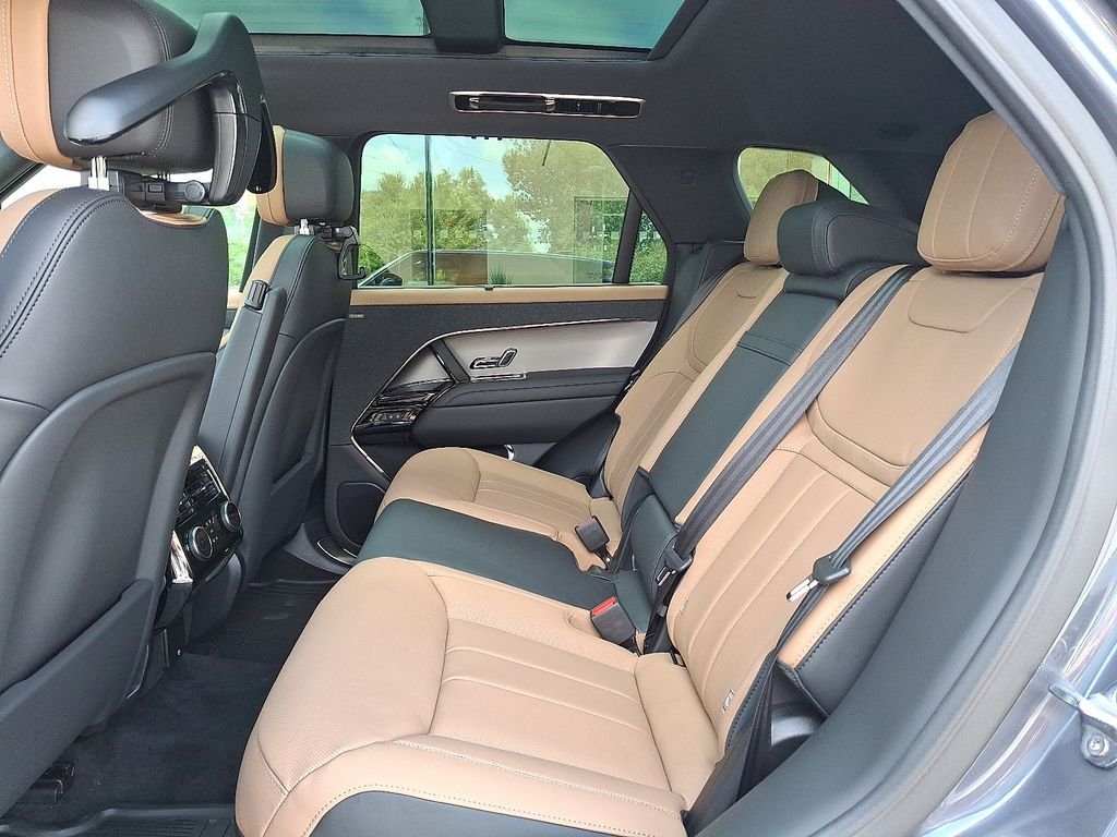 New 2026 Varesine Blue Land Rover Dynamic SE image 6