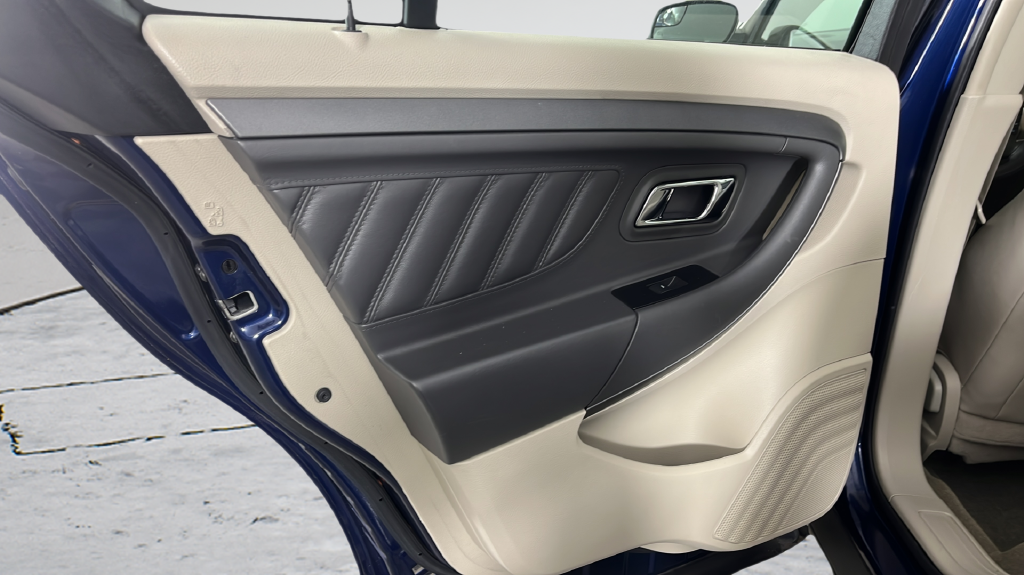 2012 Ford Taurus SEL - Photo 11