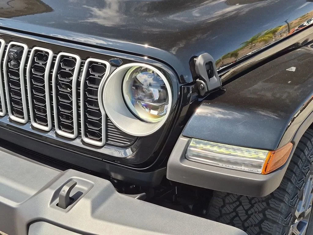 New 2026 Black Clear-Coat Exterior Paint Jeep Sahara image 10