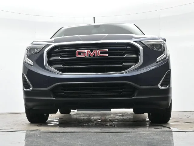 Used 2018 BLUE STEEL METALLIC GMC SLE image 24