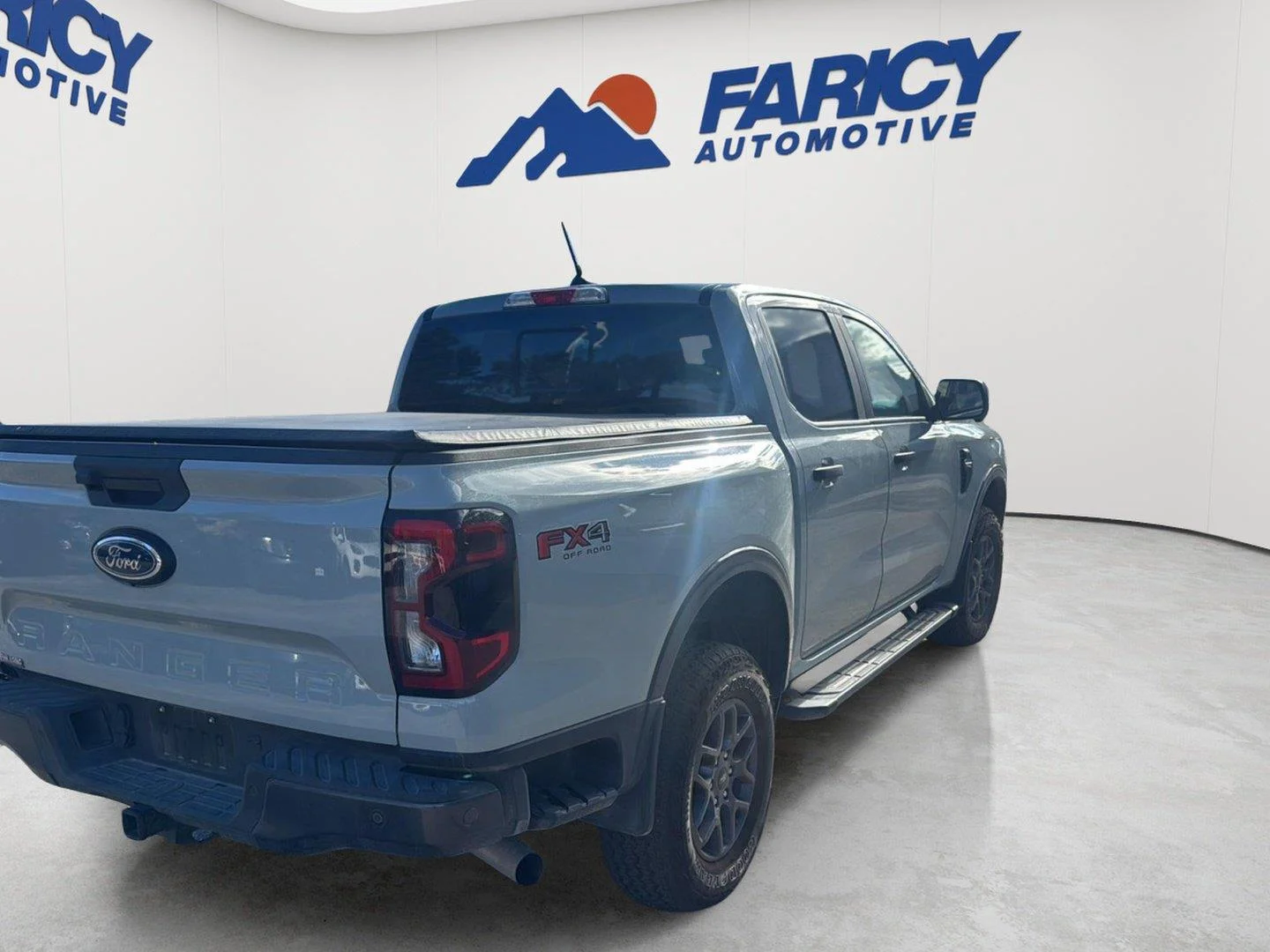 Used 2024 Cactus Gray Ford XLT image 5